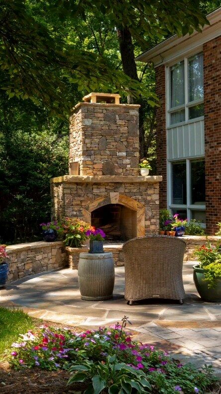 Need some inspiration for your outdoor fireplace? Consider this your Pinterest board 😉📌

•
•
•

#stonemanrocks #stoneman #fortmill #clt #charlotte #charlottehardscape #charlottenc #outdoorfireplace #pinterest